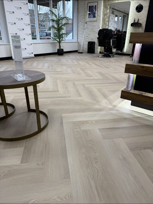 Wachthoek met visgraatvloer in de salon
