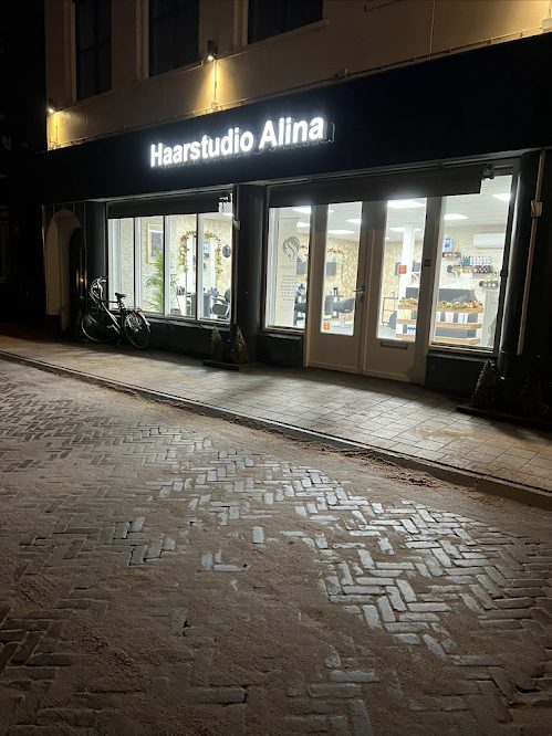 Voorgevel van Haarstudio Alina aan straat