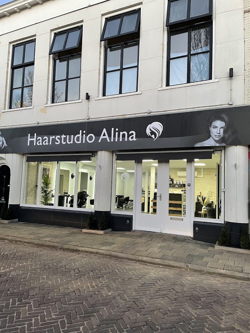 Gevel van Haarstudio Alina overdag